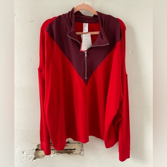 Livi Active Pullover Top NWT - Picture 1 of 2